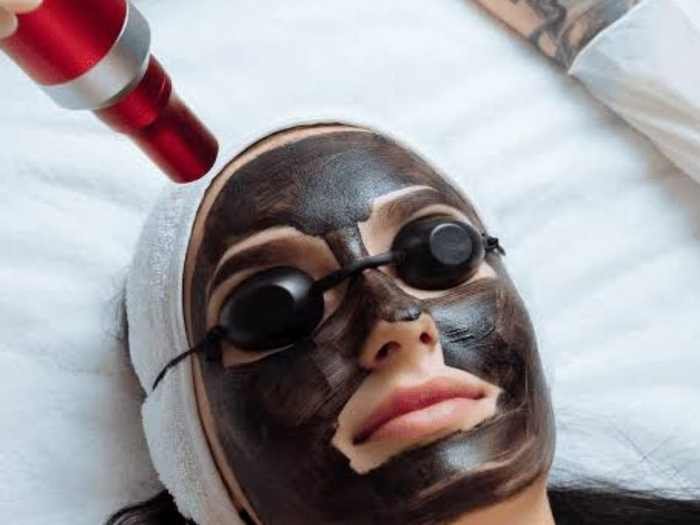 Hollywood Facial / Carbon Laser Peel